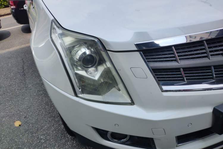 Used Cadillac SRX 2012 3.0L Elite Edition Right Front Headlight