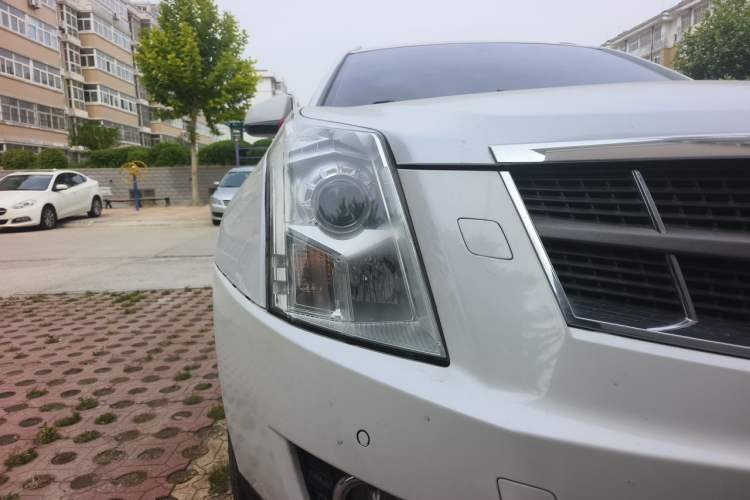 Used Cadillac SRX 2012 3.0L Elite Edition Right Front Headlight
