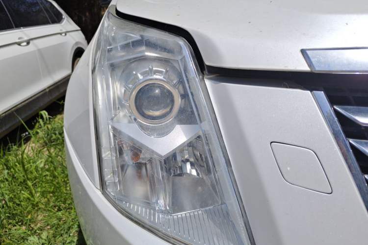 Used Cadillac SRX 2012 3.0L Comfort Model Right Front Headlight