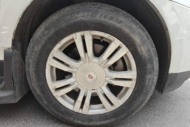 Used Cadillac SRX 2012 3.0L Elite Edition Right Front Wheel Hub