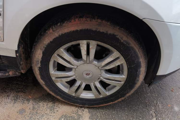 Used Cadillac SRX 2012 3.0L Elite Edition Right Front Wheel Hub