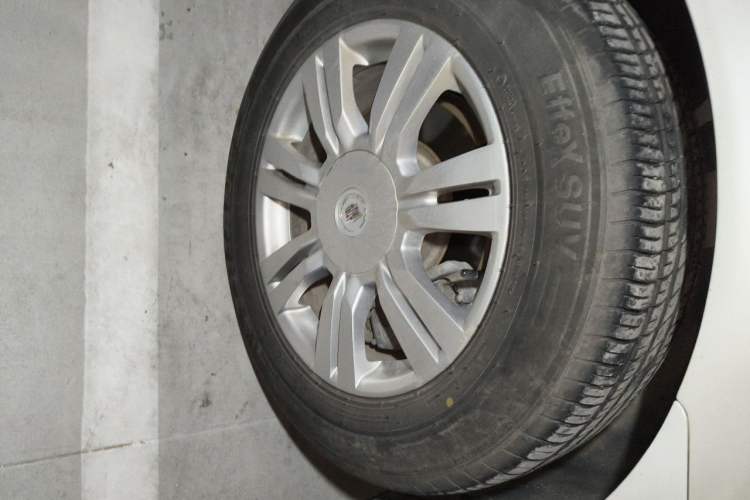 Used Cadillac SRX 2012 3.0L Comfort Model Right Front Wheel Hub