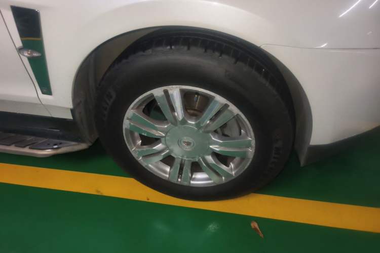 Used Cadillac SRX 2012 3.0L Elite Edition Right Front Wheel Hub
