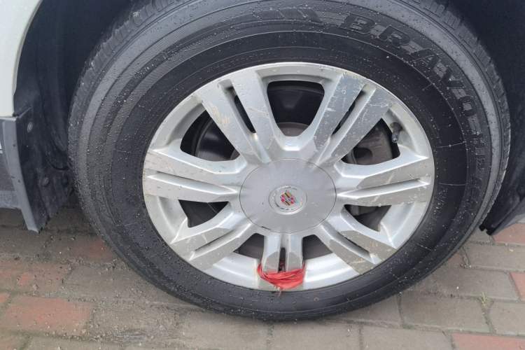 Used Cadillac SRX 2012 3.0L Elite Edition Right Front Wheel Hub