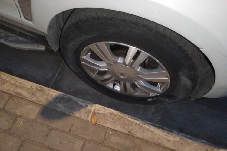 Used Cadillac SRX 2012 3.0L Comfort Model Right Front Wheel Hub