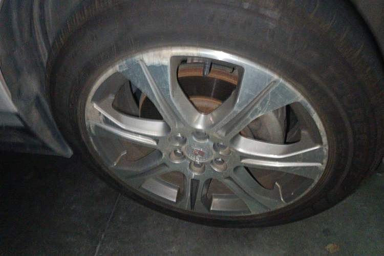 Used Cadillac SRX 2012 3.0L Leading Model Right Front Wheel Hub