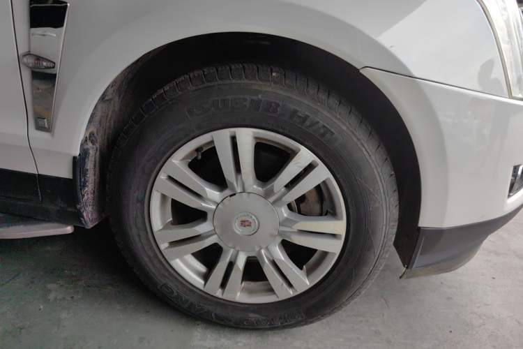Used Cadillac SRX 2012 3.0L Elite Edition Right Front Wheel Hub