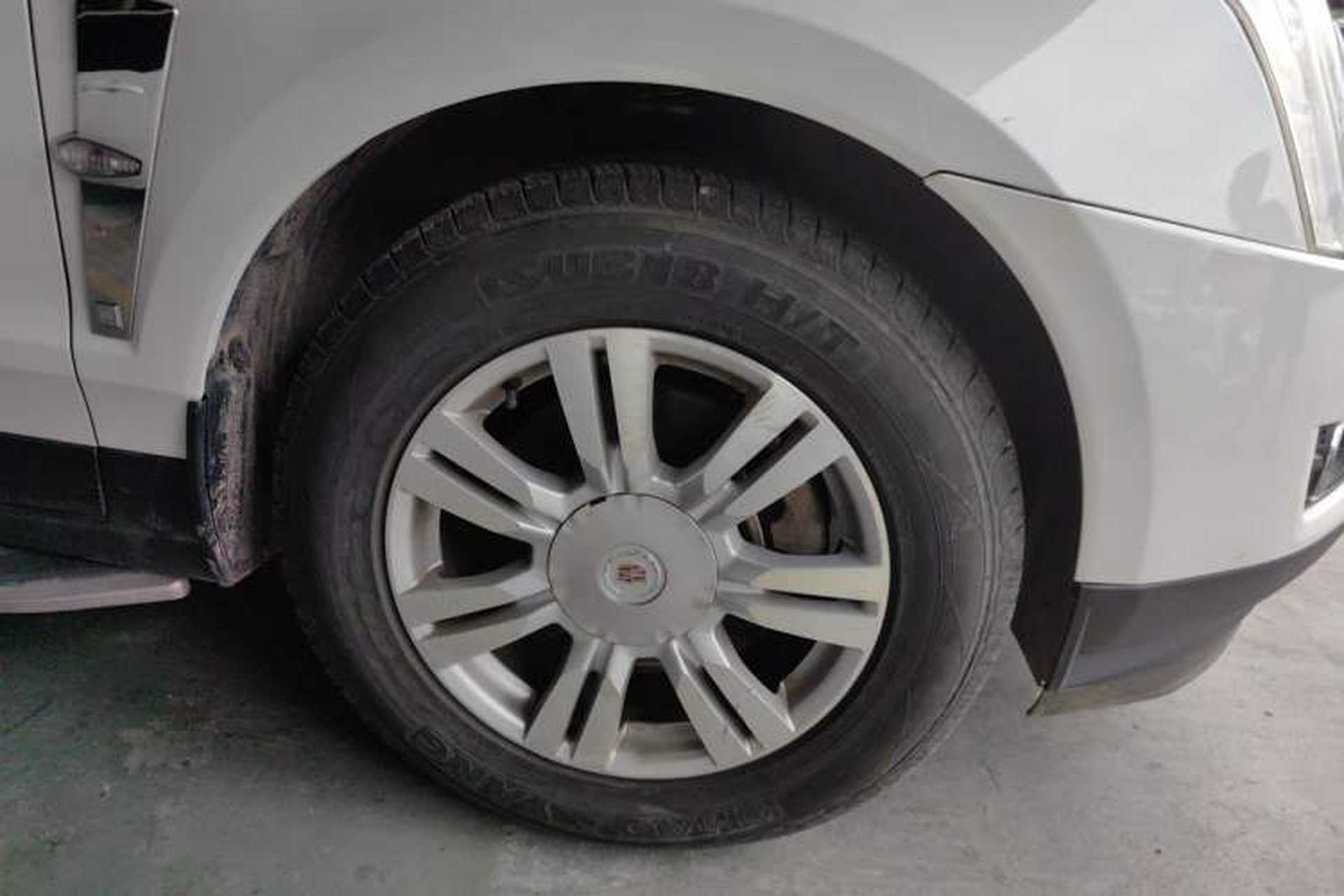 Used Cadillac SRX 2012 3.0L Elite Edition Right Front Wheel Hub