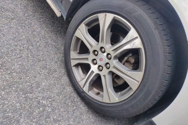 Used Cadillac SRX 2012 3.0L Elite Edition Right Front Wheel Hub