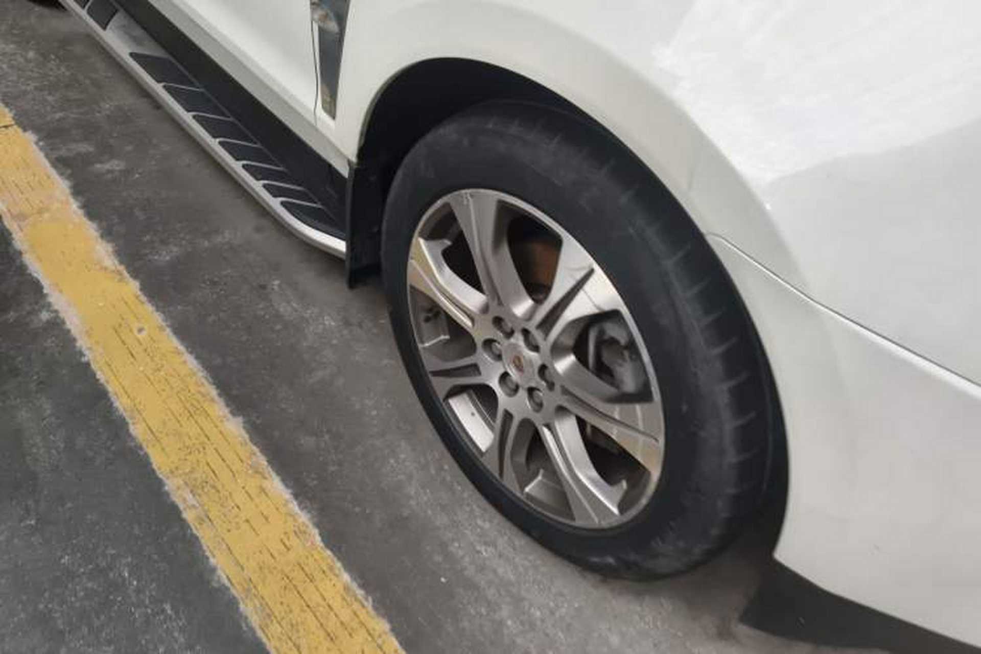 Used Cadillac SRX 2012 3.0L Leading Model Right Front Wheel Hub