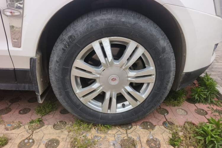 Used Cadillac SRX 2012 3.0L Elite Edition Right Front Wheel Hub