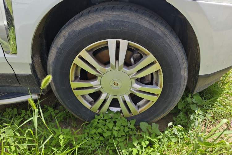 Used Cadillac SRX 2012 3.0L Comfort Model Right Front Wheel Hub