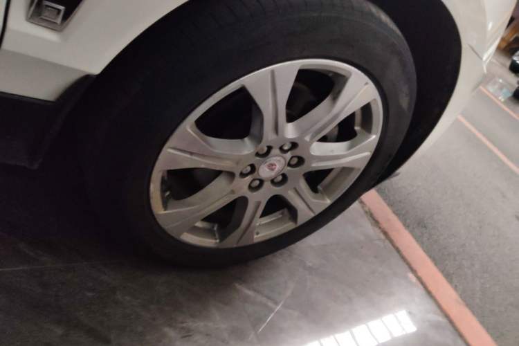 Used Cadillac SRX 2012 3.0L Leading Model Right Front Wheel Hub
