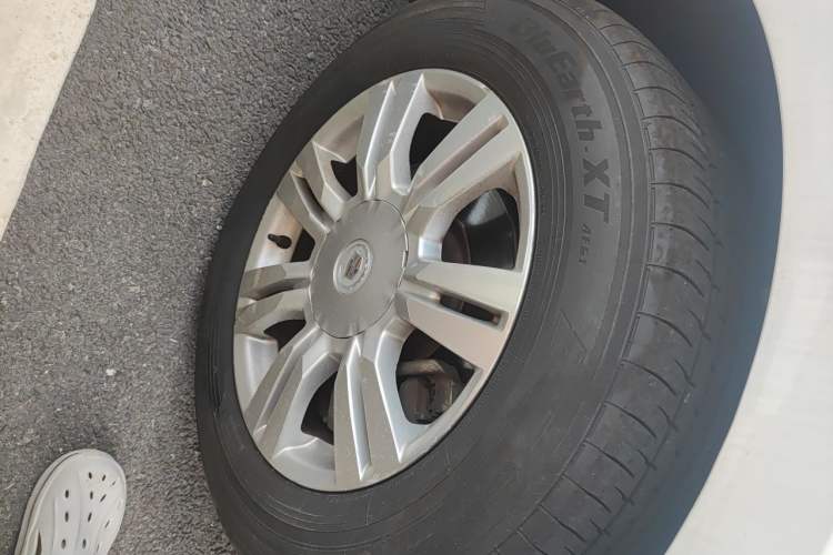 Used Cadillac SRX 2012 3.0L Elite Edition Right Front Wheel Hub