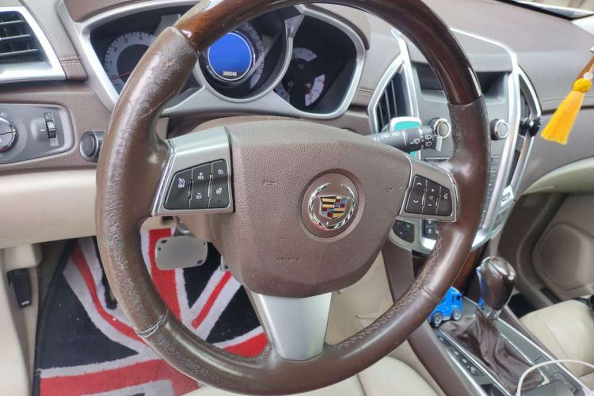 Used Cadillac SRX 2012 3.0L Elite Edition Steering Wheel