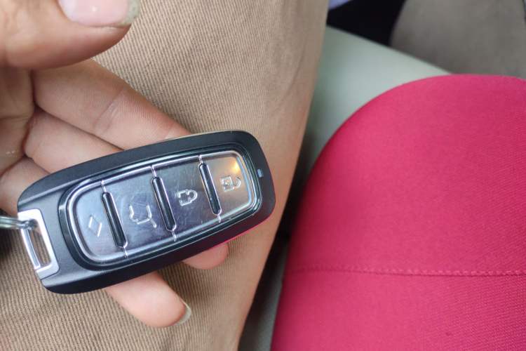 Used Cadillac SRX 2012 3.0L Elite Edition Vehicle Key