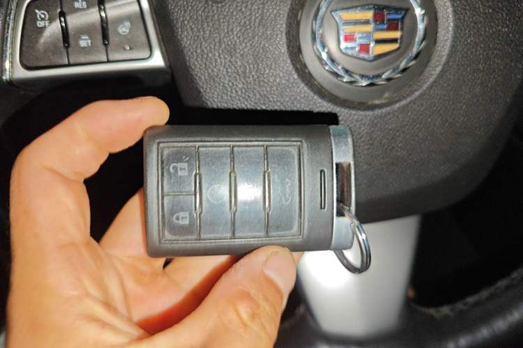 Used Cadillac SRX 2012 3.0L Elite Edition Vehicle Key