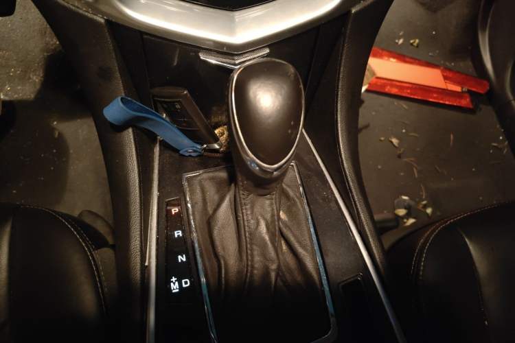 Used Cadillac SRX 2012 3.0L Comfort Model Gear Lever