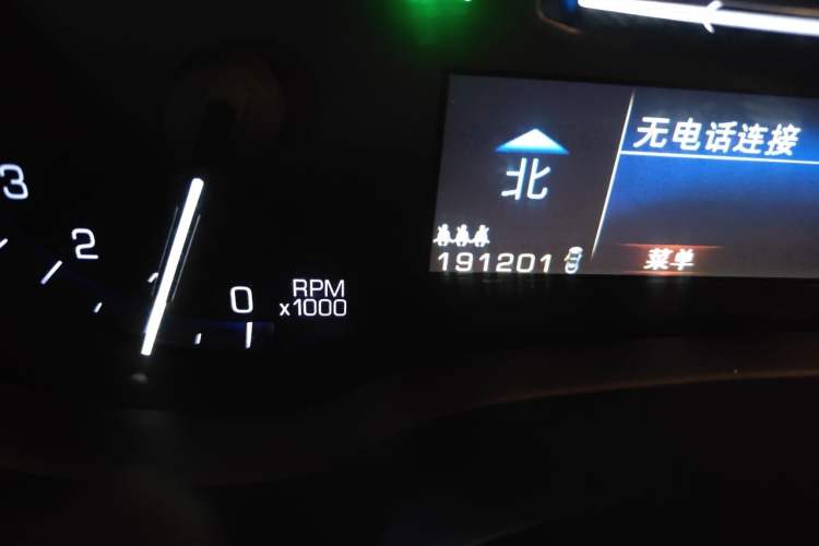 Used Cadillac SRX 2012 3.0L Comfort Model Odometer Close Up
