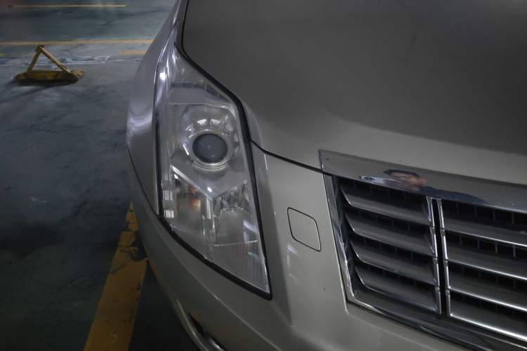 Used Cadillac SRX 2012 3.0L Comfort Model Right Front Headlight