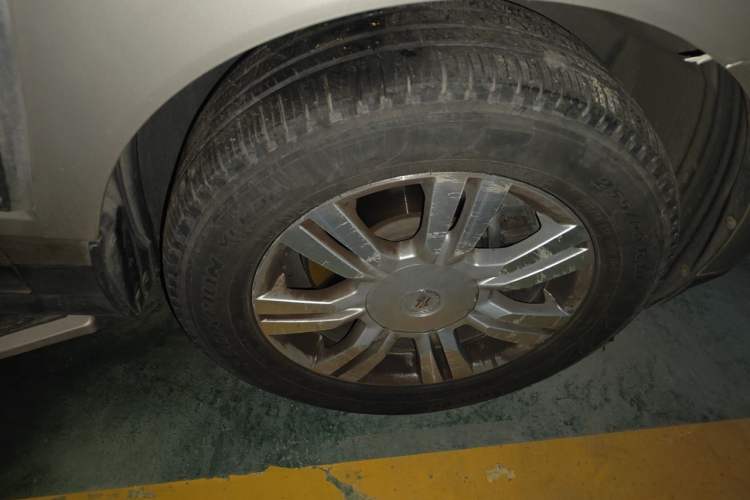 Used Cadillac SRX 2012 3.0L Comfort Model Right Front Wheel Hub
