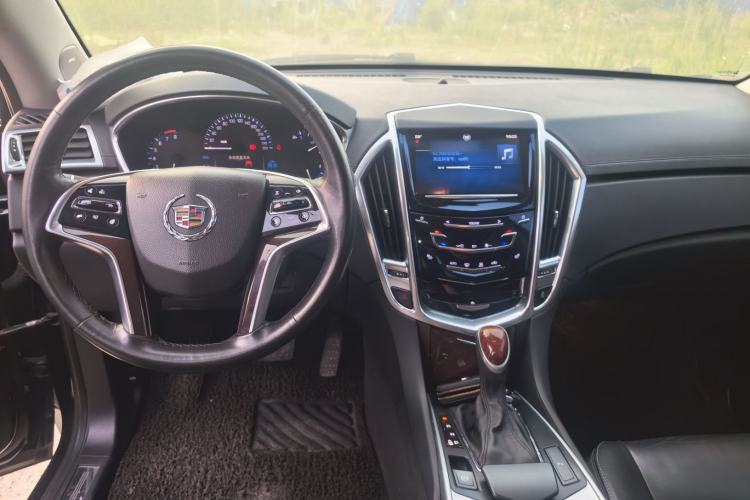 Used Cadillac SRX 2013 3.0L Elite Model Center Console