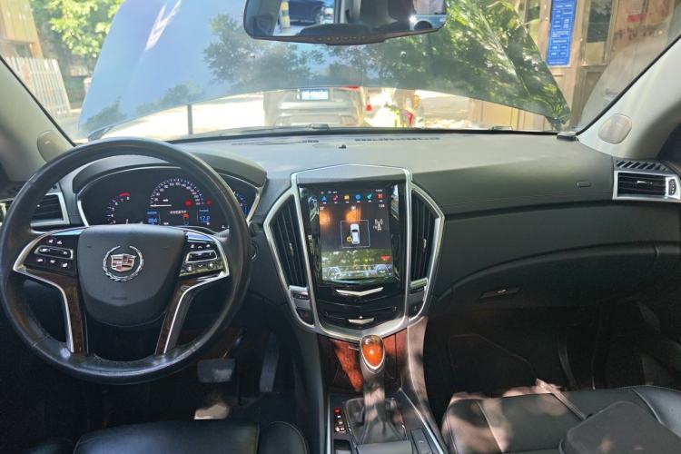 Used Cadillac SRX 2013 3.0L Luxury Model Center Console