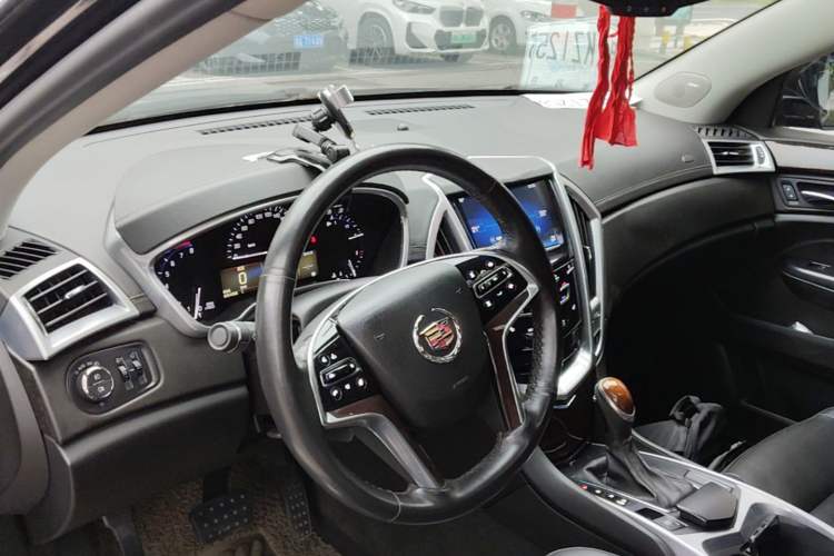 Used Cadillac SRX 2013 3.0L Elite Model Center Console
