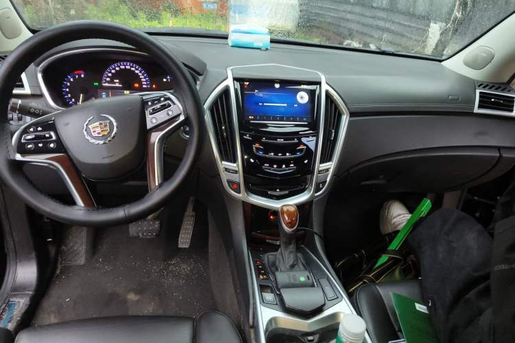 Used Cadillac SRX 2013 3.0L Elite Model Center Console
