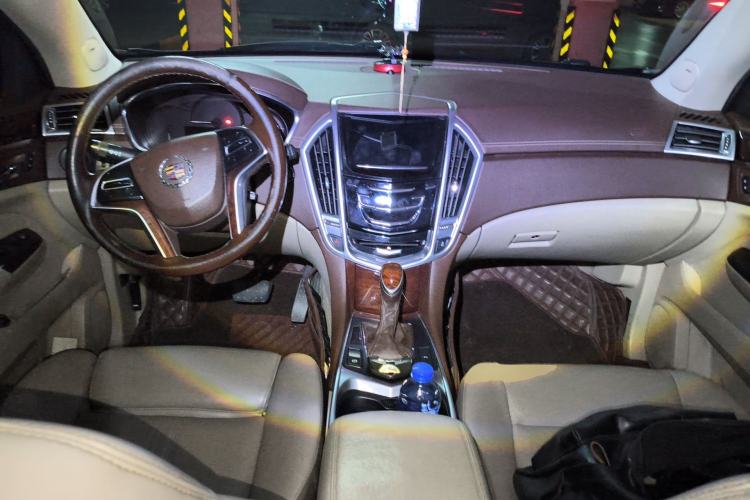 Used Cadillac SRX 2013 3.0L Leading Model Center Console
