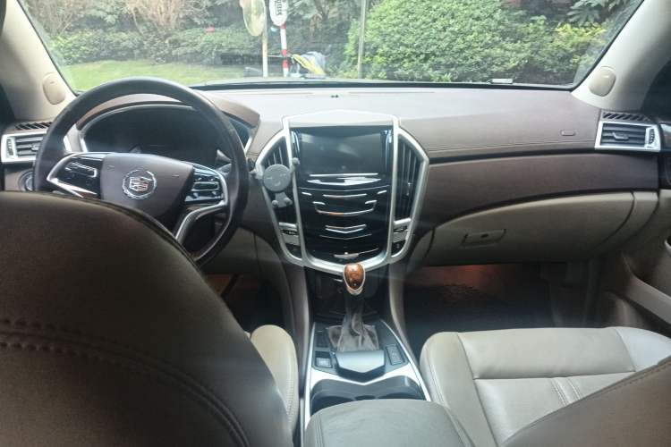 Used Cadillac SRX 2013 3.0L Elite Model Center Console