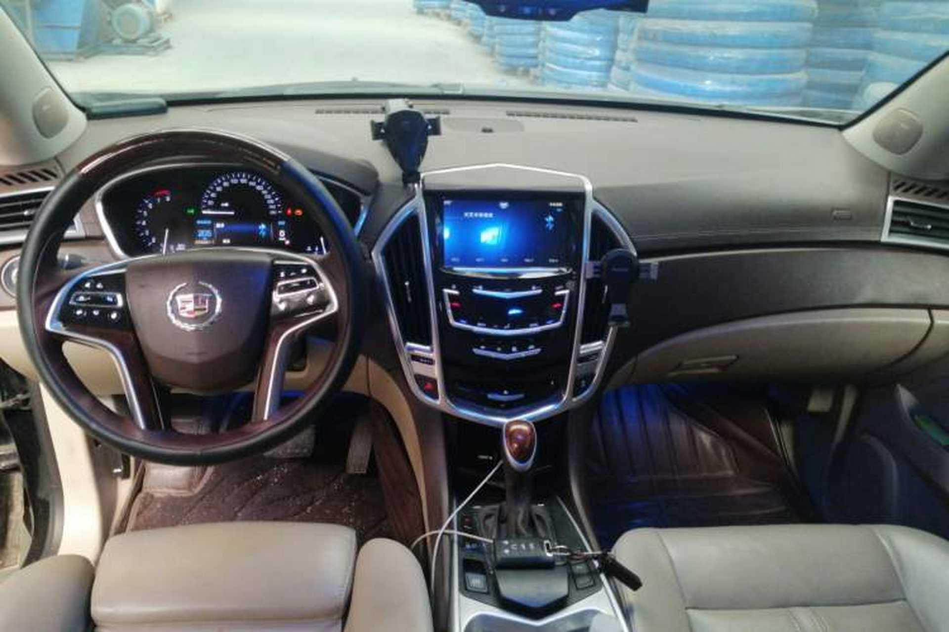 Used Cadillac SRX 2013 3.0L Luxury Model Center Console