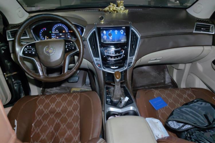 Used Cadillac SRX 2013 3.0L Luxury Model Center Console