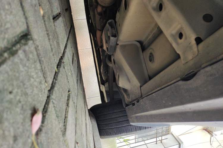 Used Cadillac SRX 2013 3.0L Elite Model Chassis Front Right