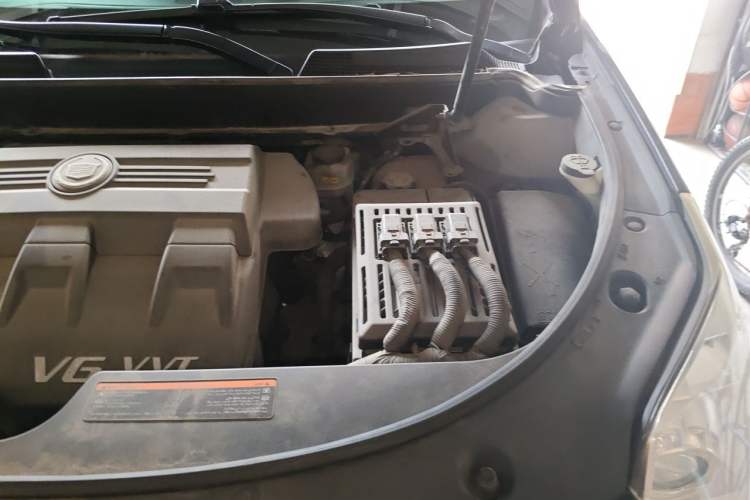 Used Cadillac SRX 2013 3.0L Comfort Model Engine Bay Left