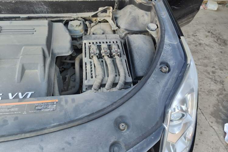 Used Cadillac SRX 2013 3.0L Comfort Model Engine Bay Left