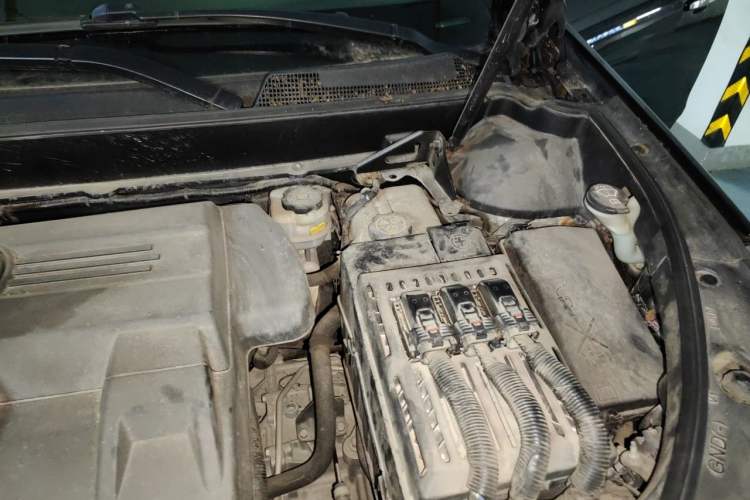 Used Cadillac SRX 2013 3.0L Elite Model Engine Bay Left