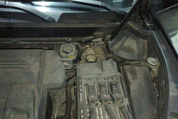 Used Cadillac SRX 2013 3.0L Comfort Model Engine Bay Left