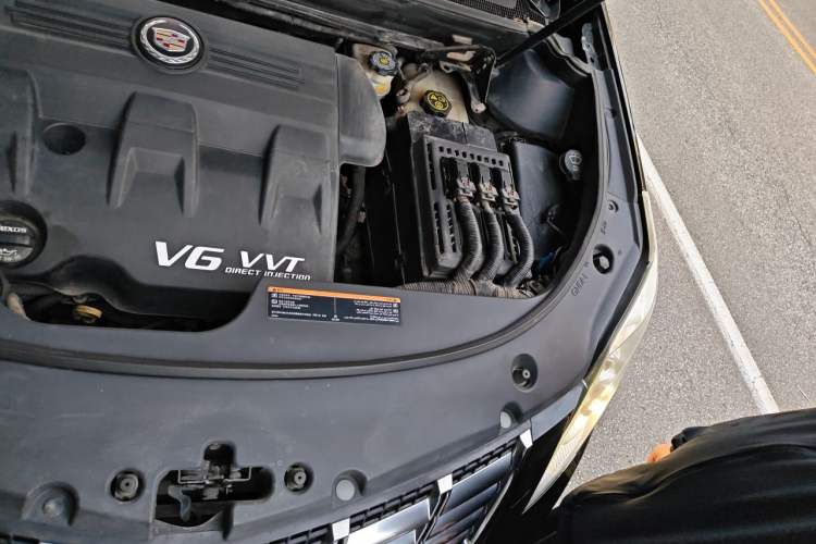 Used Cadillac SRX 2013 3.0L Elite Model Engine Bay Left