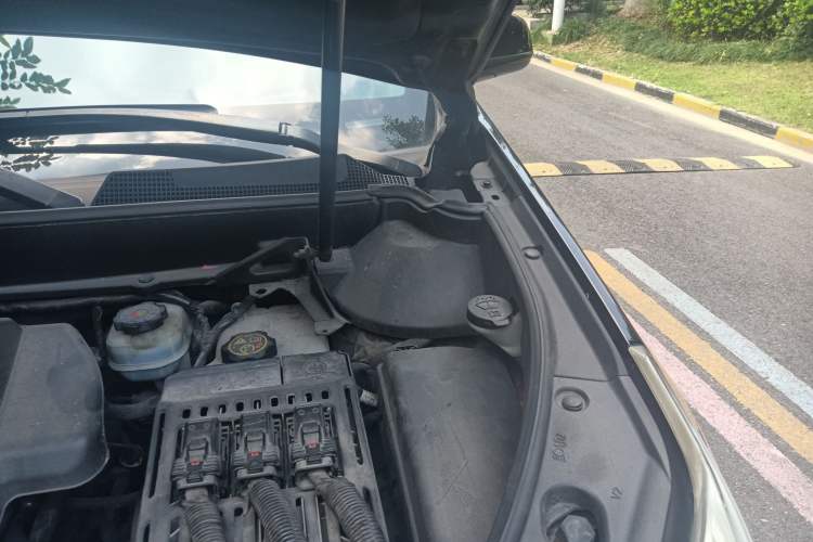 Used Cadillac SRX 2013 3.0L Elite Model Engine Bay Left