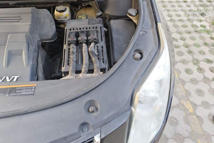 Used Cadillac SRX 2013 3.0L Comfort Model Engine Bay Left