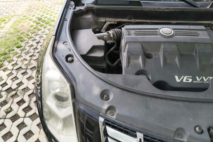 Used Cadillac SRX 2013 3.0L Elite Model Engine Bay Right