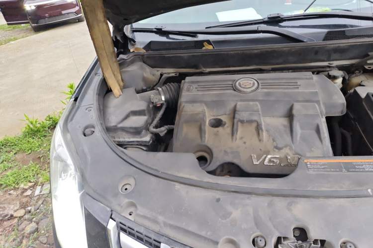 Used Cadillac SRX 2013 3.0L Elite Model Engine Bay Right