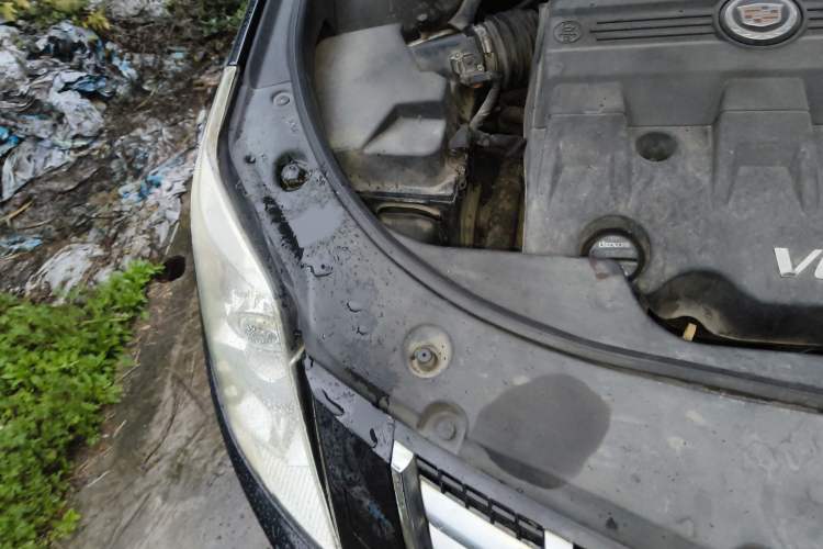 Used Cadillac SRX 2013 3.0L Elite Model Engine Bay Right