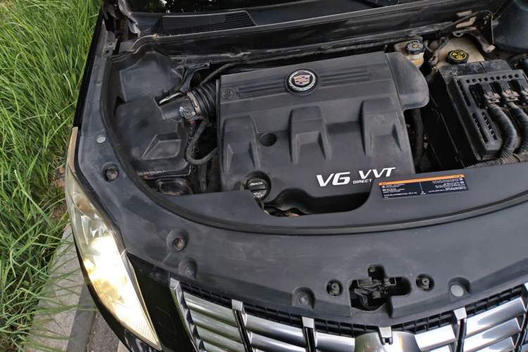 Used Cadillac SRX 2013 3.0L Elite Model Engine Bay Right