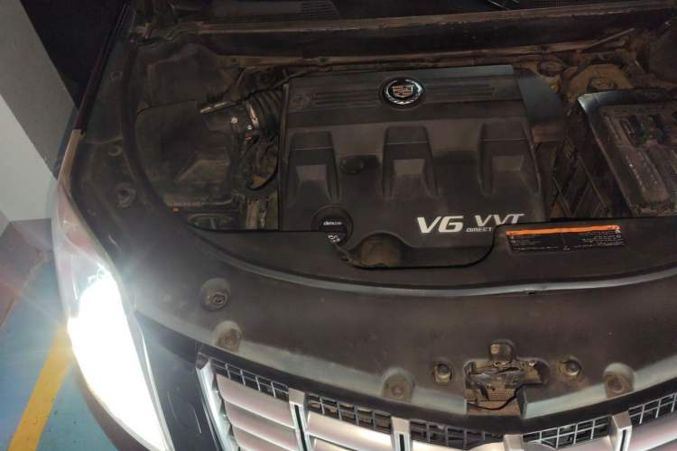 Used Cadillac SRX 2013 3.0L Comfort Model Engine Bay Right