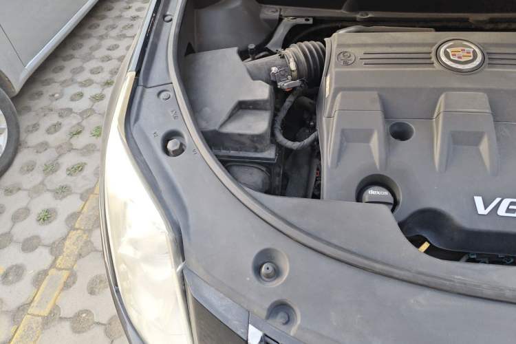 Used Cadillac SRX 2013 3.0L Comfort Model Engine Bay Right
