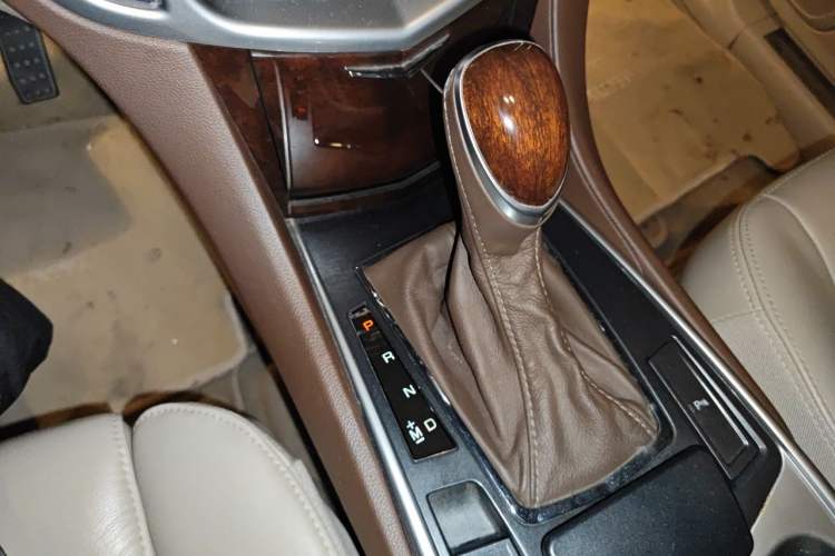 Used Cadillac SRX 2013 3.0L Luxury Model Gear Lever