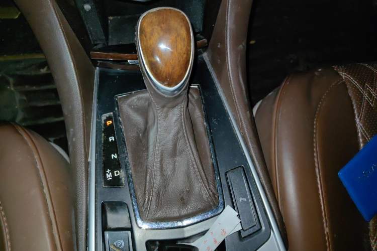 Used Cadillac SRX 2013 3.0L Luxury Model Gear Lever