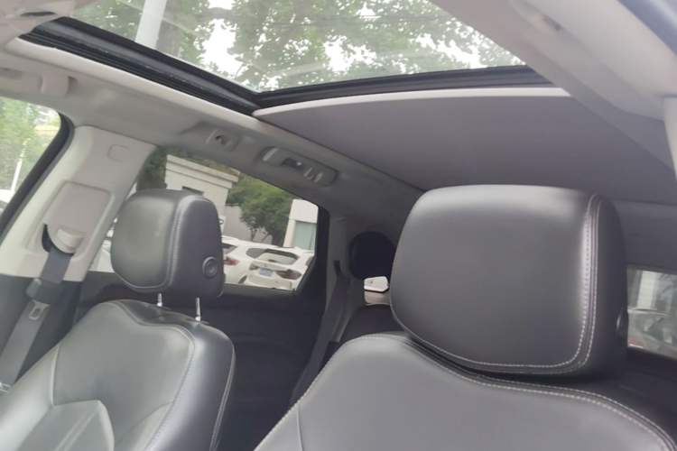 Used Cadillac SRX 2013 3.0L Elite Model Headliner